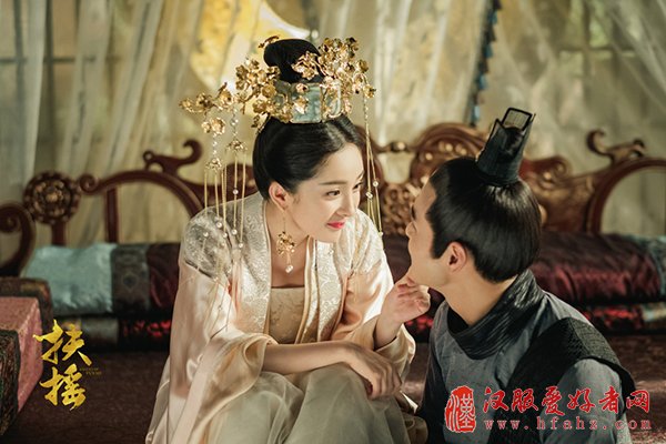 范冰冰杨幂古装剧中争艳 一秒美过女主的妆容看