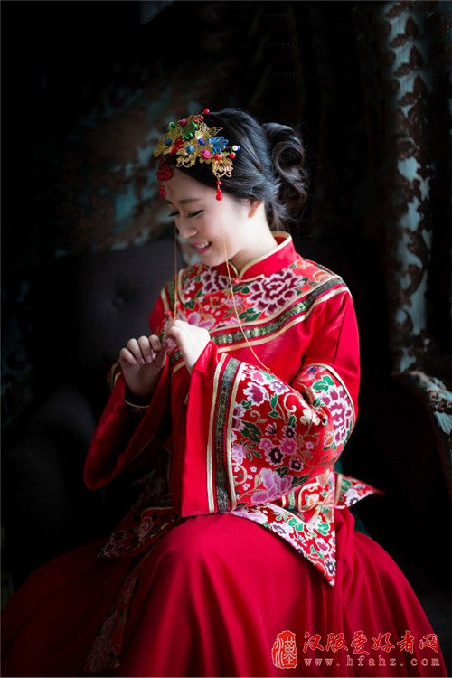 秀禾服新娘造型图片欣赏 中式婚礼新娘服饰怎么
