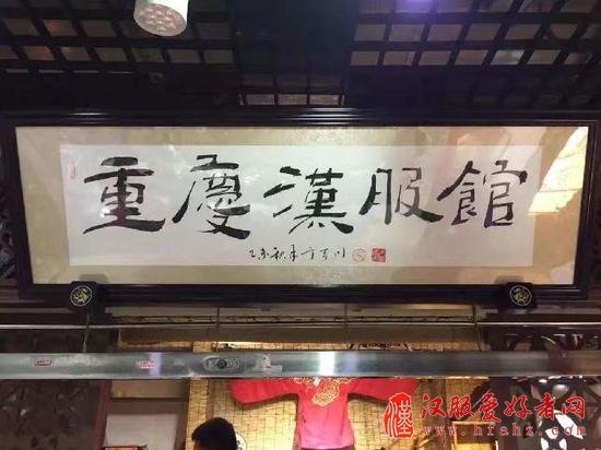 汉服店网红老板的文化生意经：情怀如何变现？
