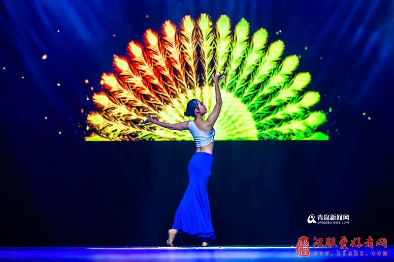 穿汉服弹古琴 这所学校艺术节满是中国风