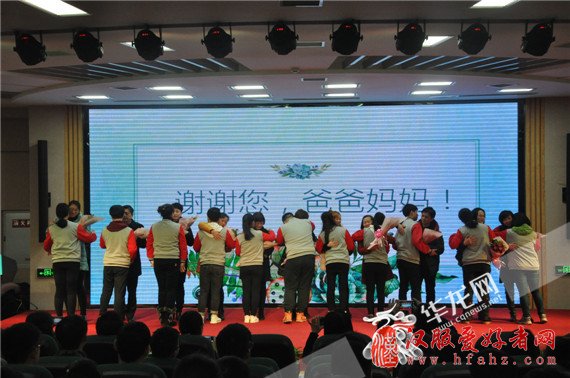 开学典礼上的别样成人礼 重庆四十二中300多名学生共话青春