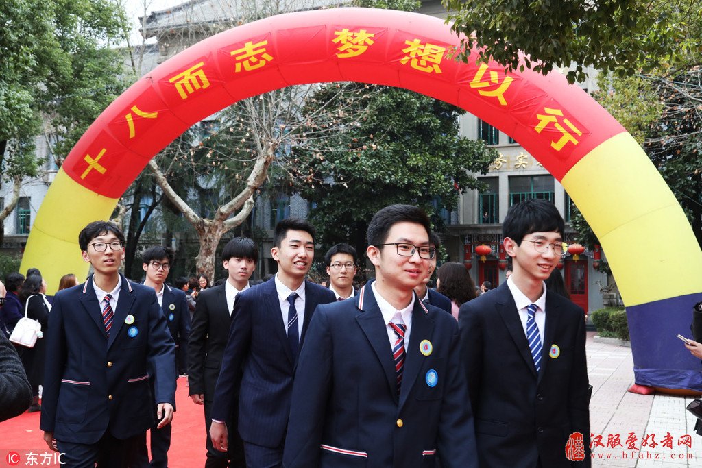 第一批“00后”今年高考啦！ 爸爸妈妈共同见证十八岁成人礼！【4】