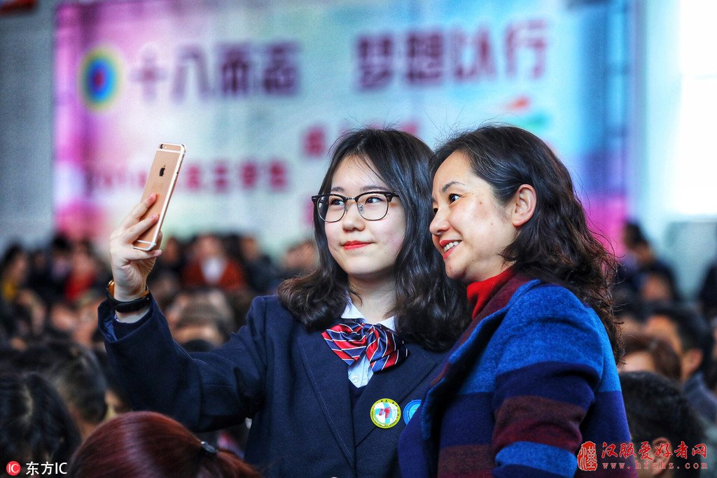 第一批“00后”今年高考啦！ 爸爸妈妈共同见证十八岁成人礼！【2】