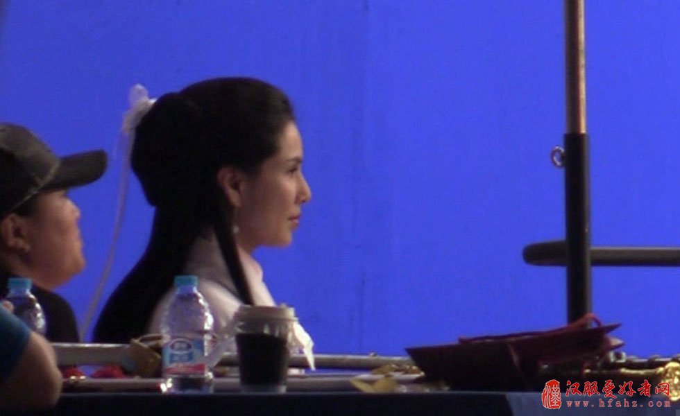 李若彤穿古装剑指桃花 “姑姑”依旧风华绝代