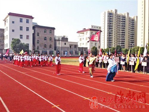 同学们身着汉服入场,留下青春的美好回忆