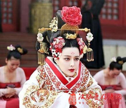 明星们被恶搞PS照片,周冬雨还是那么可爱唐嫣热情回应