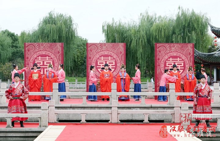 传承汉文化！让汉服走出去 让世界走进来