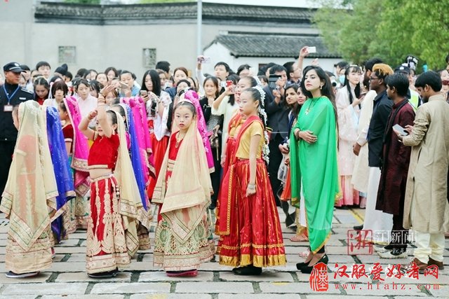 传承汉文化！让汉服走出去 让世界走进来