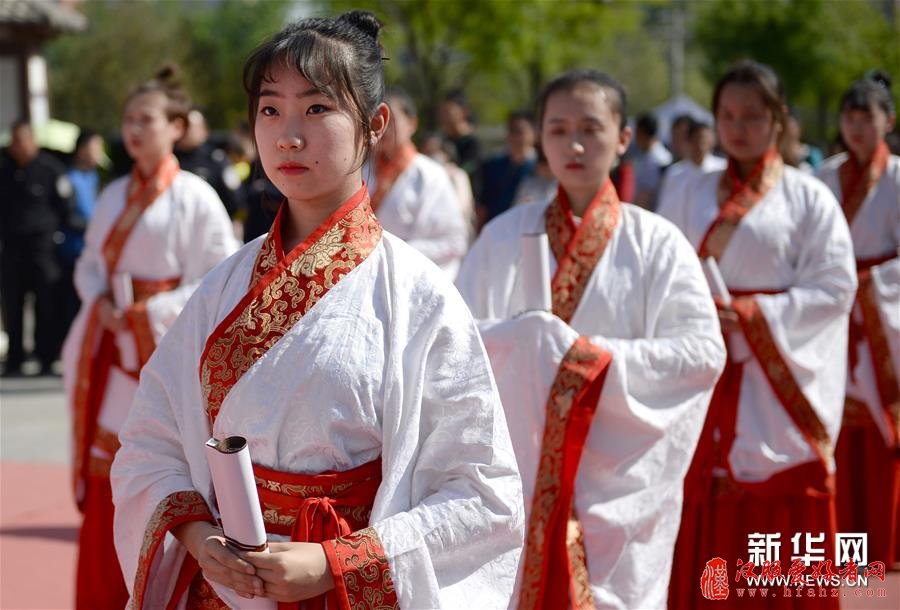 西安：汉式成人礼传承中国传统文化