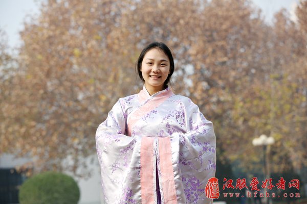 河南5名大学生推广汉服获百万投资 数钱数到手抽筋