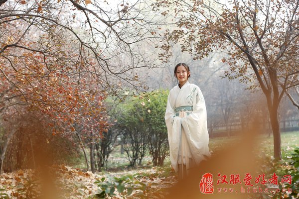 河南5名大学生推广汉服获百万投资 数钱数到手抽筋
