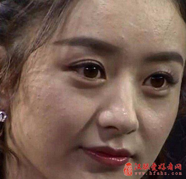 赵丽颖芭莎慈善夜无PS照流出，满脸粉刺遭狂喷，