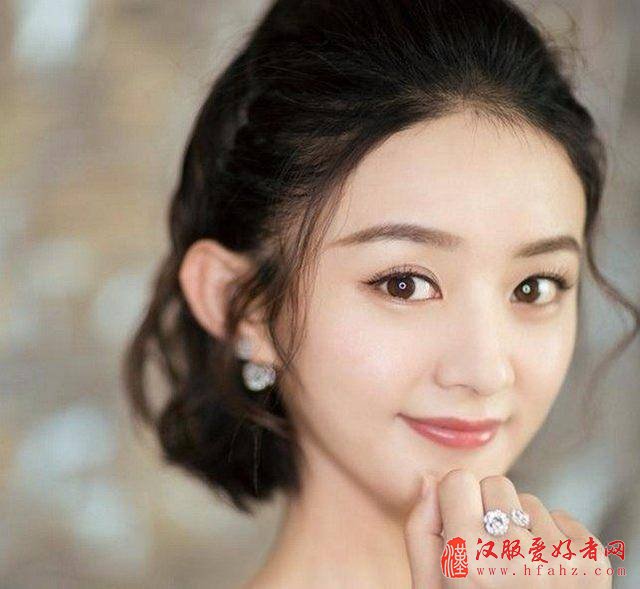 赵丽颖芭莎慈善夜无PS照流出，满脸粉刺遭狂喷，