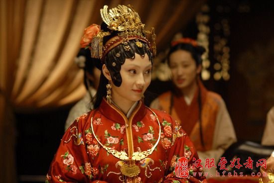 姚笛,在《红楼梦》里的造型还可以。