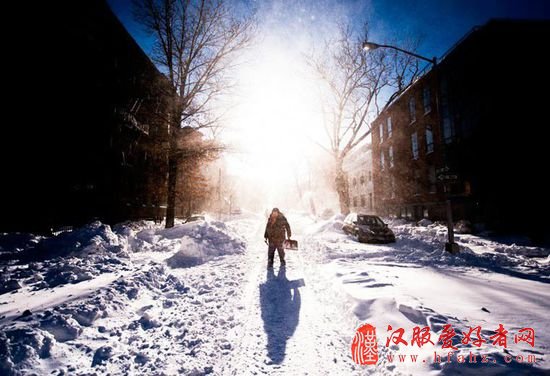 高能PS达人 普通照片一秒变身电影海报