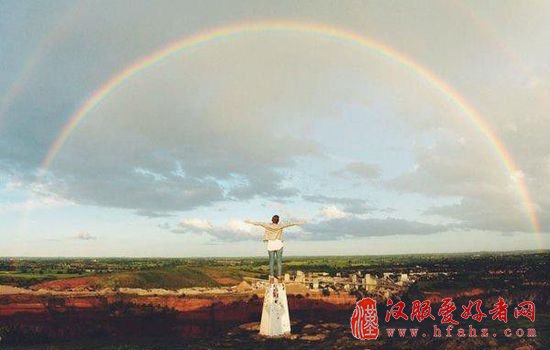 高能PS达人 普通照片一秒变身电影海报