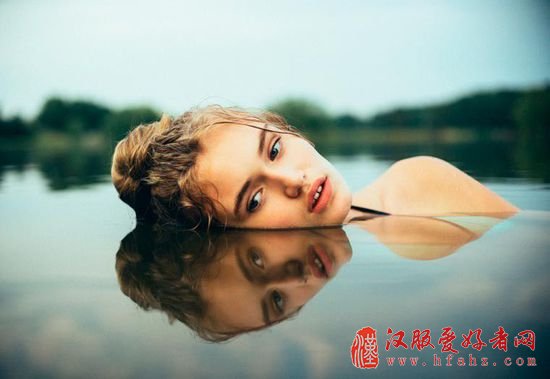 高能PS达人 普通照片一秒变身电影海报