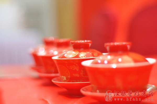 中式喜庆茶杯,红色搭配复古喜庆图案
