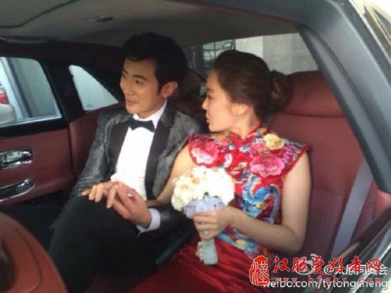 高梓淇蔡琳太原举办中式婚礼 蔡琳喜庆礼服美艳动人(图)