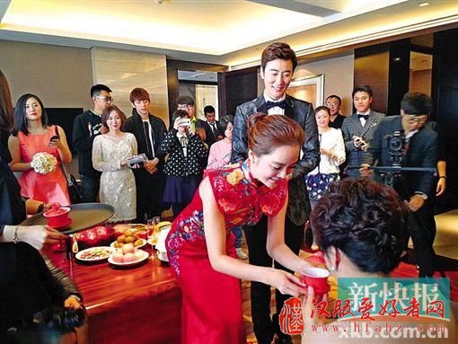 蔡琳与高梓淇办中式婚礼女方含泪拥别母亲（图）