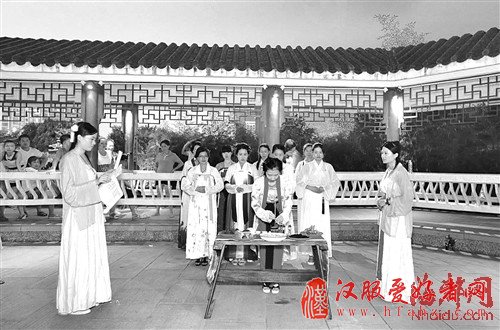 汉服爱好者 七夕“穿越”乞巧