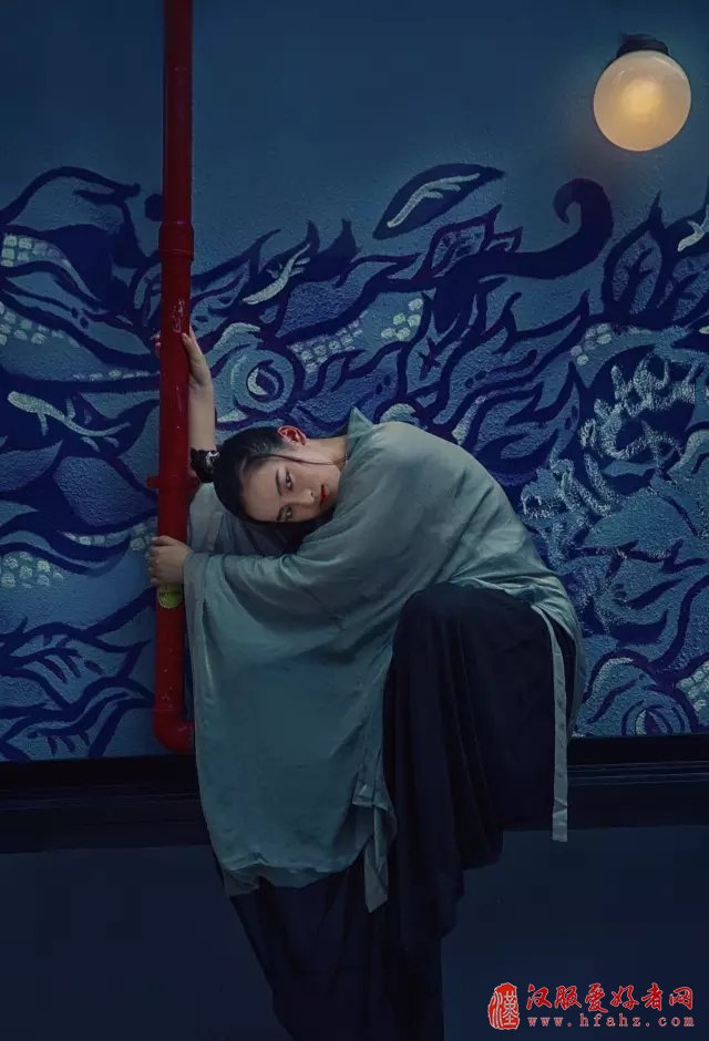 带着中国千年的汉服环游世界 她惊艳了岁月