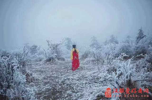 带着中国千年的汉服环游世界 她惊艳了岁月