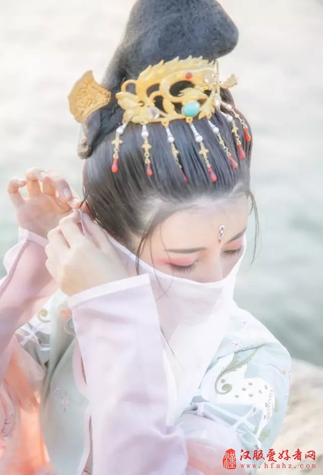 带着中国千年的汉服环游世界 她惊艳了岁月