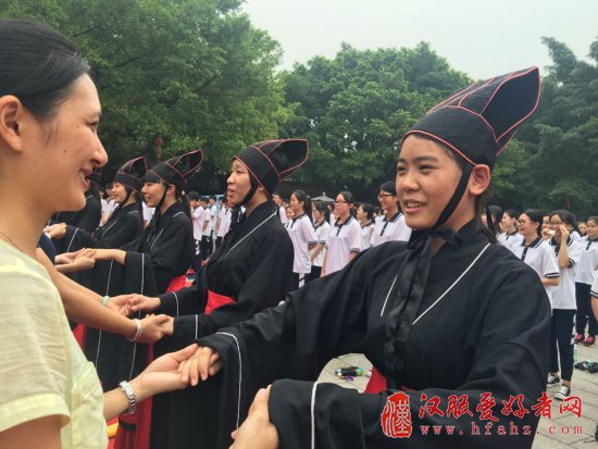 乐善佛山∣30名学生着汉服孔园行成人礼