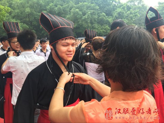 乐善佛山∣30名学生着汉服孔园行成人礼