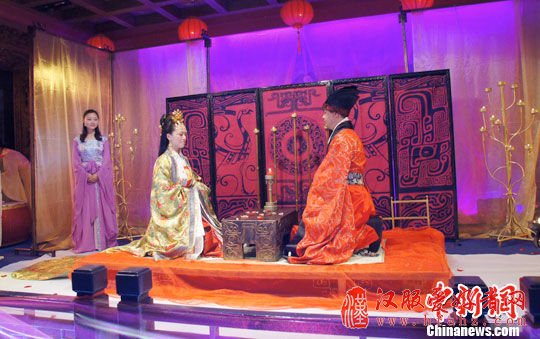 北京青年热衷古风汉韵婚礼