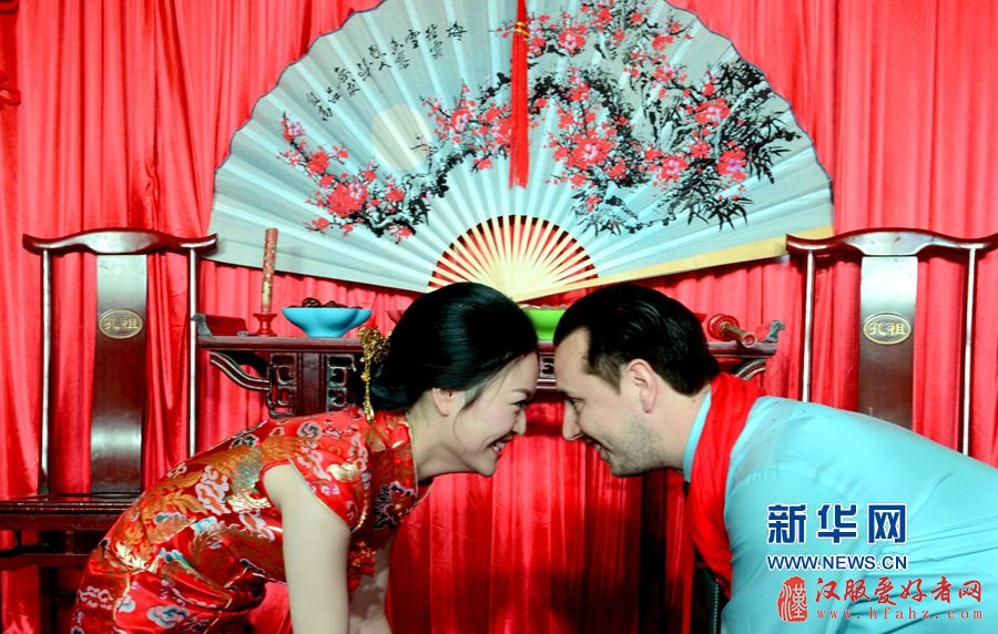 美国小伙用中式婚礼迎娶河南新娘