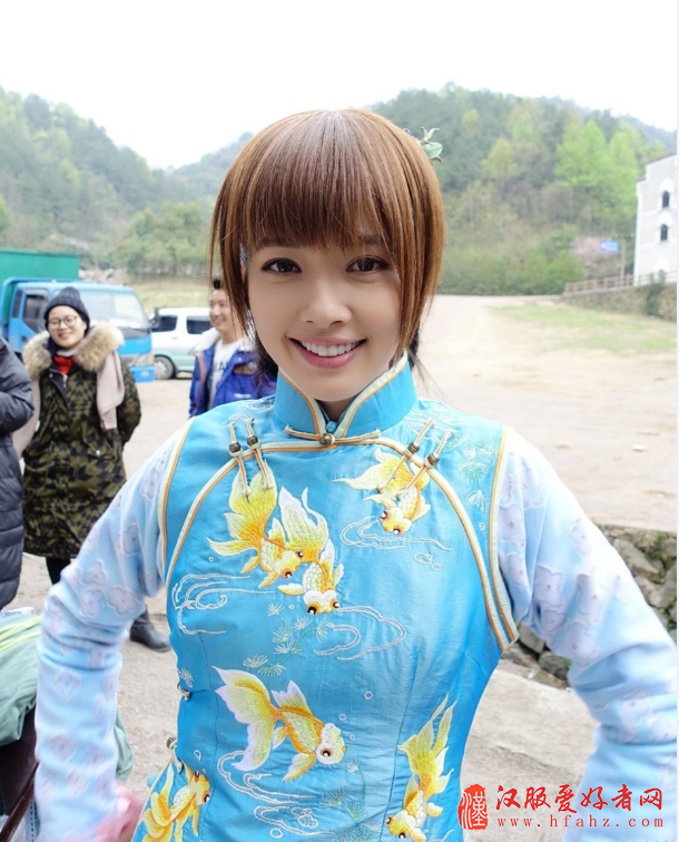 郭碧婷晒古装照变村姑 女神一秒跌回人间