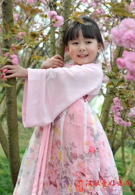 樱花小萝莉汉服萌照仙气十足 这才是汉服女神！