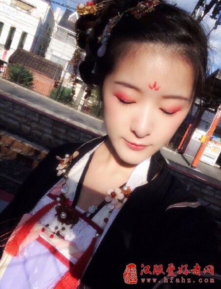 徐娇着汉服去日本神社
