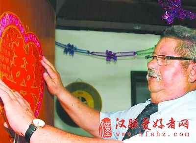 新娘父亲为女儿布置位于邵武实小宿舍的新房