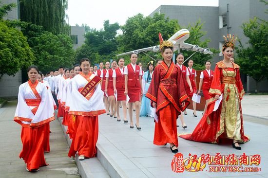 本网(平台)所刊载内容之知识产权为四川新闻网传媒(集团)股份有限公司及/或相关权利人专属所有或持有。未经许可,禁止进行转载、摘编、复制及建立镜像等任何使用。