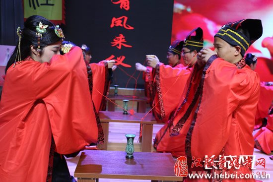 献礼教师节 石家庄石门实验学校举办汉服集体婚