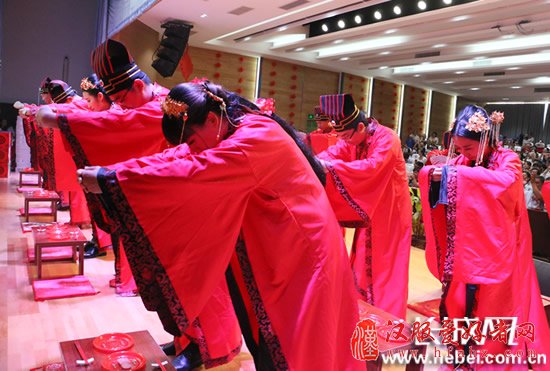 献礼教师节 石家庄石门实验学校举办汉服集体婚