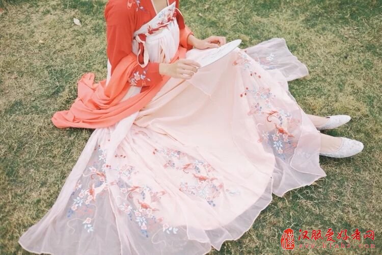 【九块九包邮】 新款汉服女锦鲤绣花唐制齐胸襦