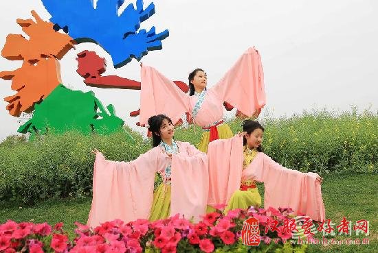 这下穿越了，百余人着汉服游西溪花朝节