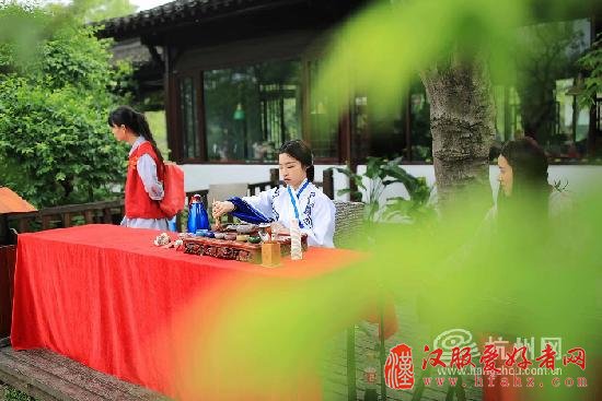 这下穿越了，百余人着汉服游西溪花朝节