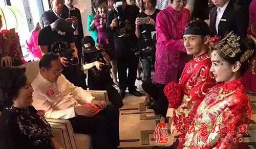 黄晓明大婚新娘Baby惊艳亮相 揭穿中西式婚礼服的