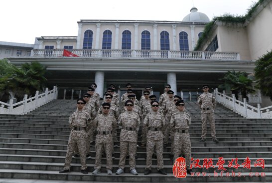 湖北商贸学院最美毕业照：当汉服遭遇宋仲基