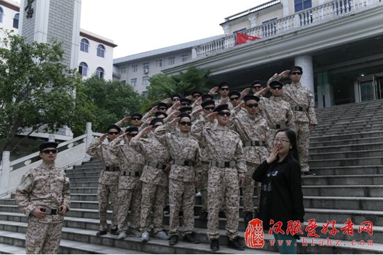 湖北商贸学院最美毕业照：当汉服遭遇宋仲基