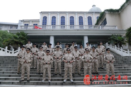 湖北商贸学院最美毕业照：当汉服遭遇宋仲基