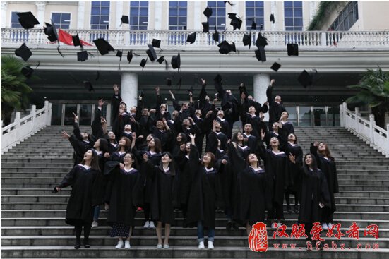 湖北商贸学院最美毕业照：当汉服遭遇宋仲基