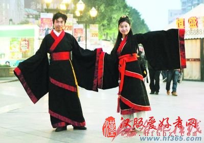 恋上汉服的他们希望能在合肥结交同好。高勇/摄
