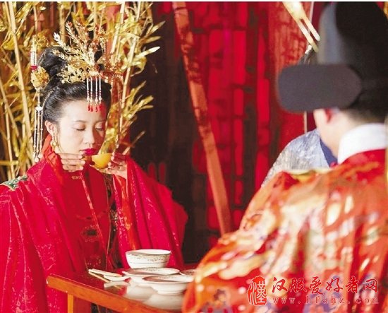 浙大两校友办明代婚礼 红楼梦化妆师弟子任主造型师