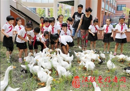 开学典礼拼创意，还要拼工夫